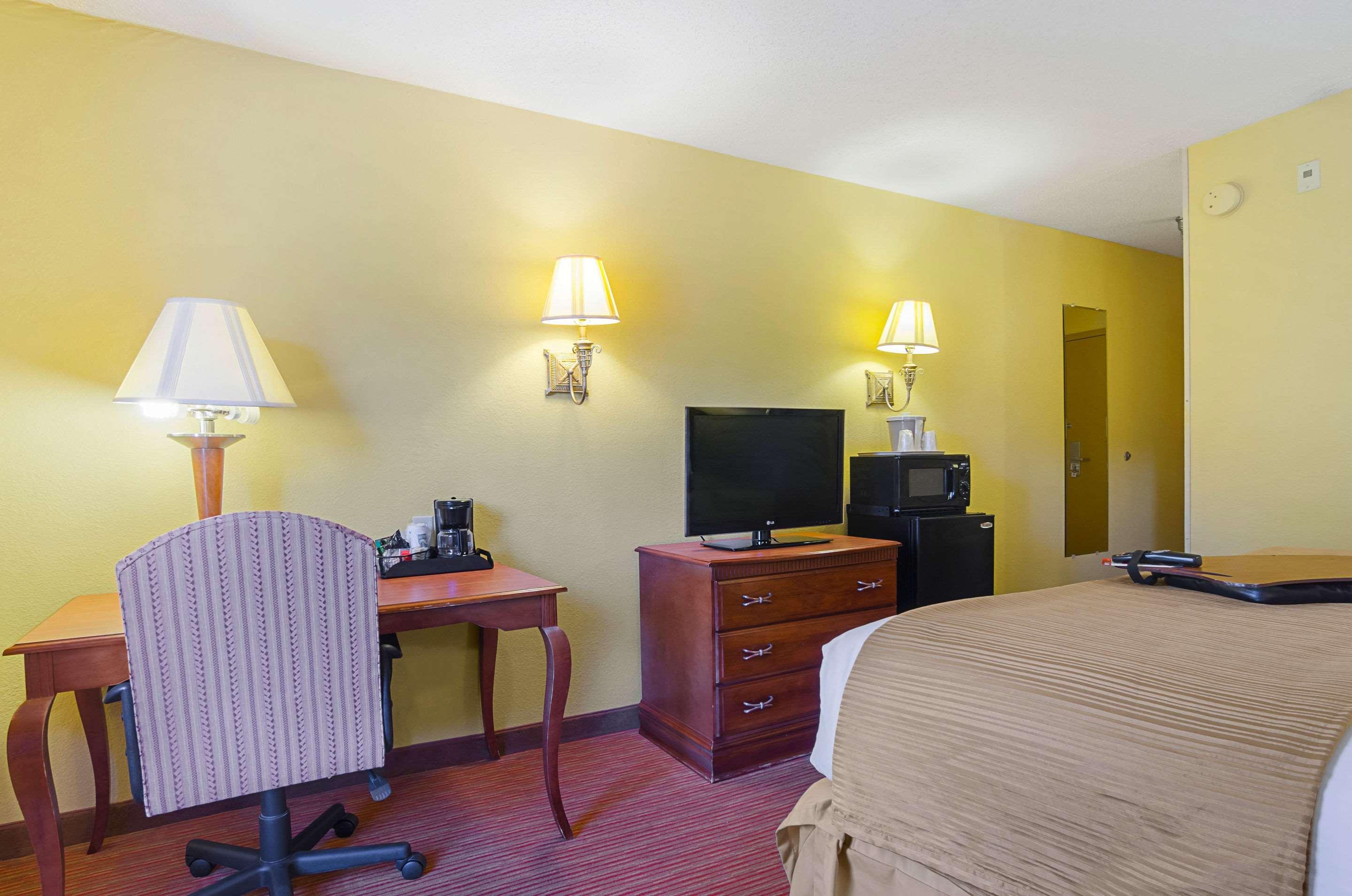 Surestay Plus Hotel By Best Western Durham Medical Center Екстер'єр фото