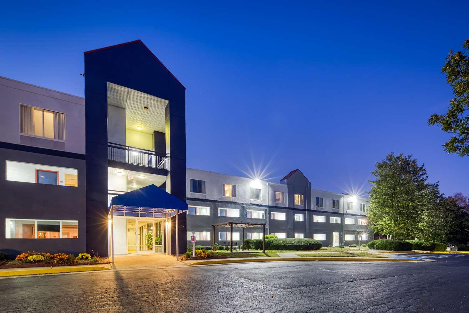 Surestay Plus Hotel By Best Western Durham Medical Center Екстер'єр фото