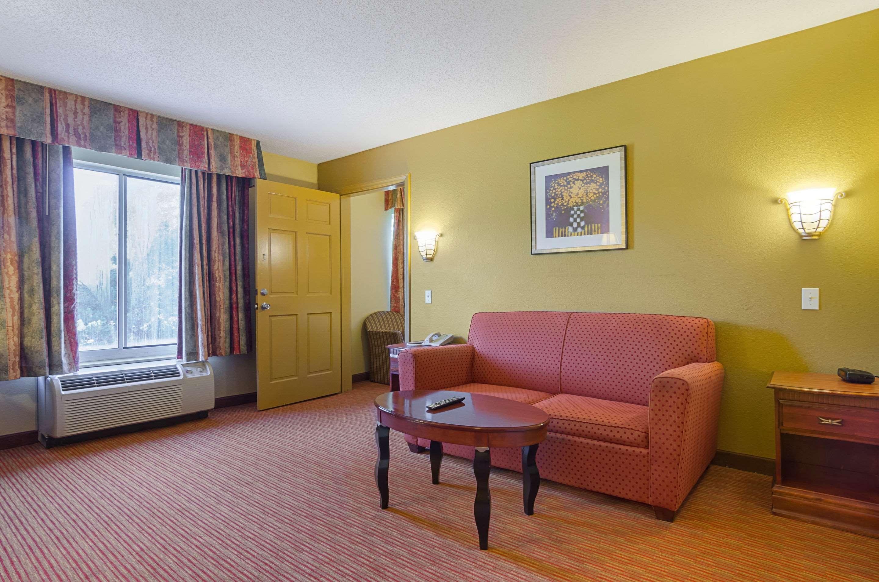 Surestay Plus Hotel By Best Western Durham Medical Center Екстер'єр фото