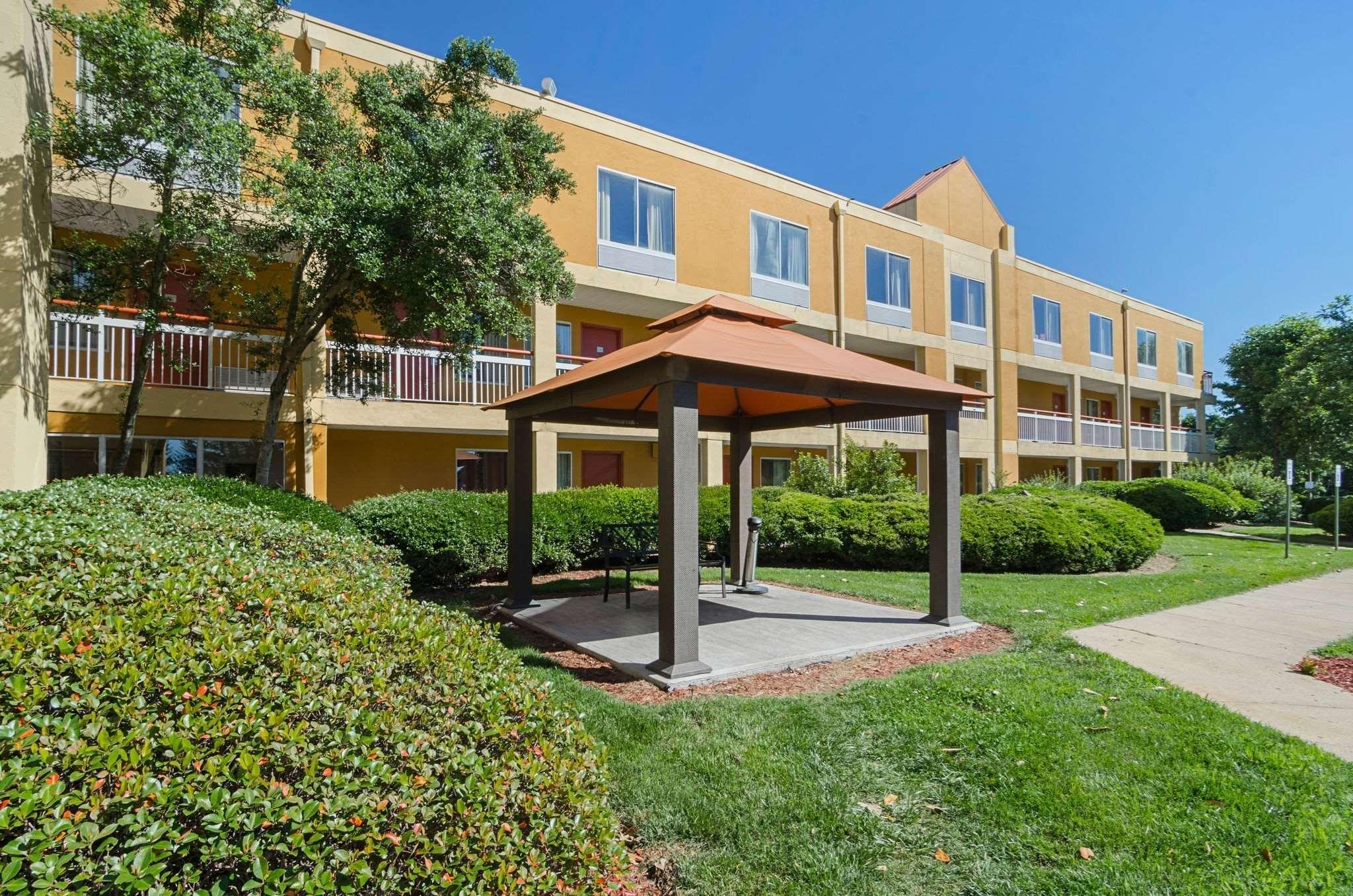 Surestay Plus Hotel By Best Western Durham Medical Center Екстер'єр фото